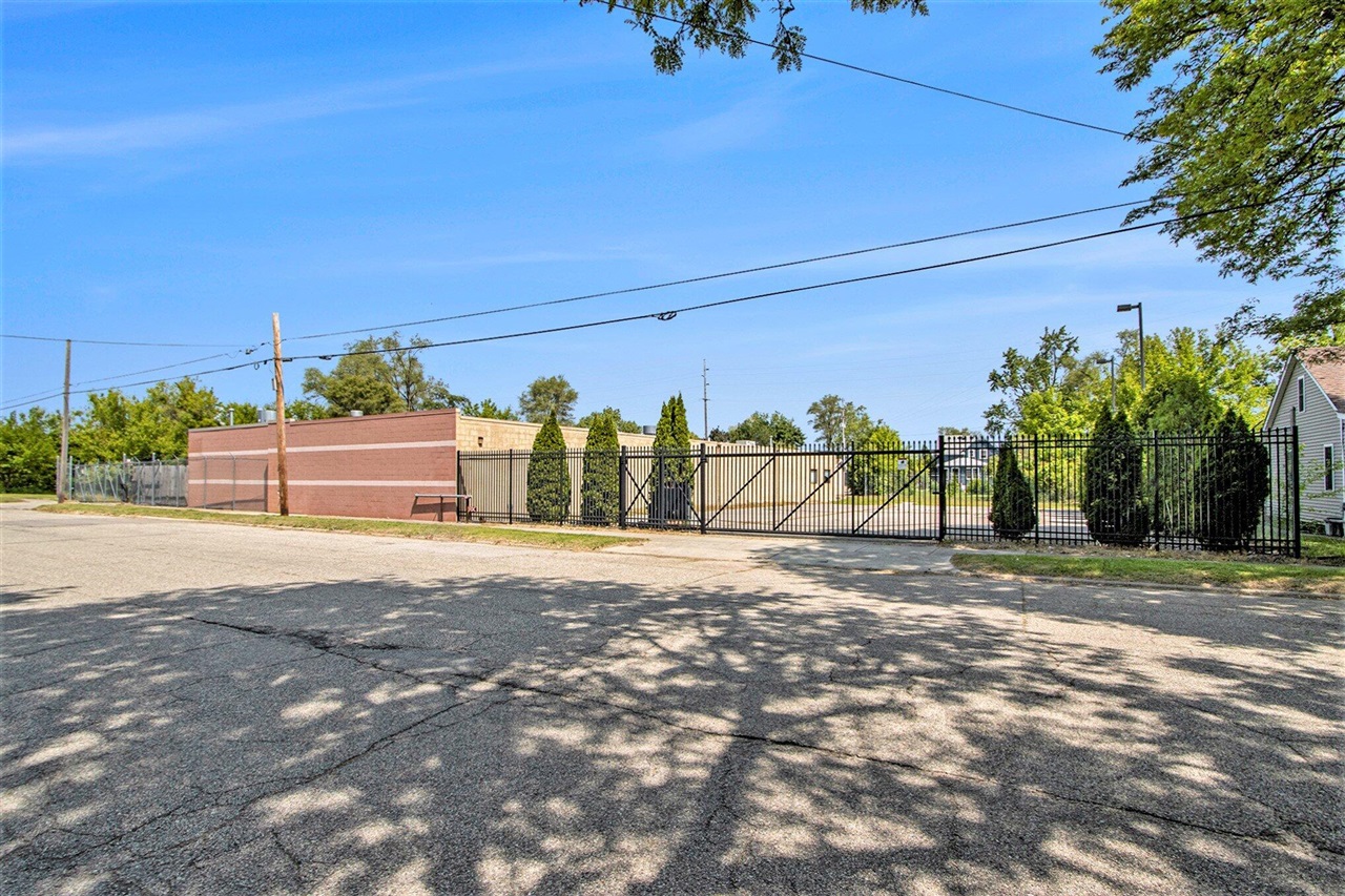 1206 E Crosstown Parkway Property Photo 20