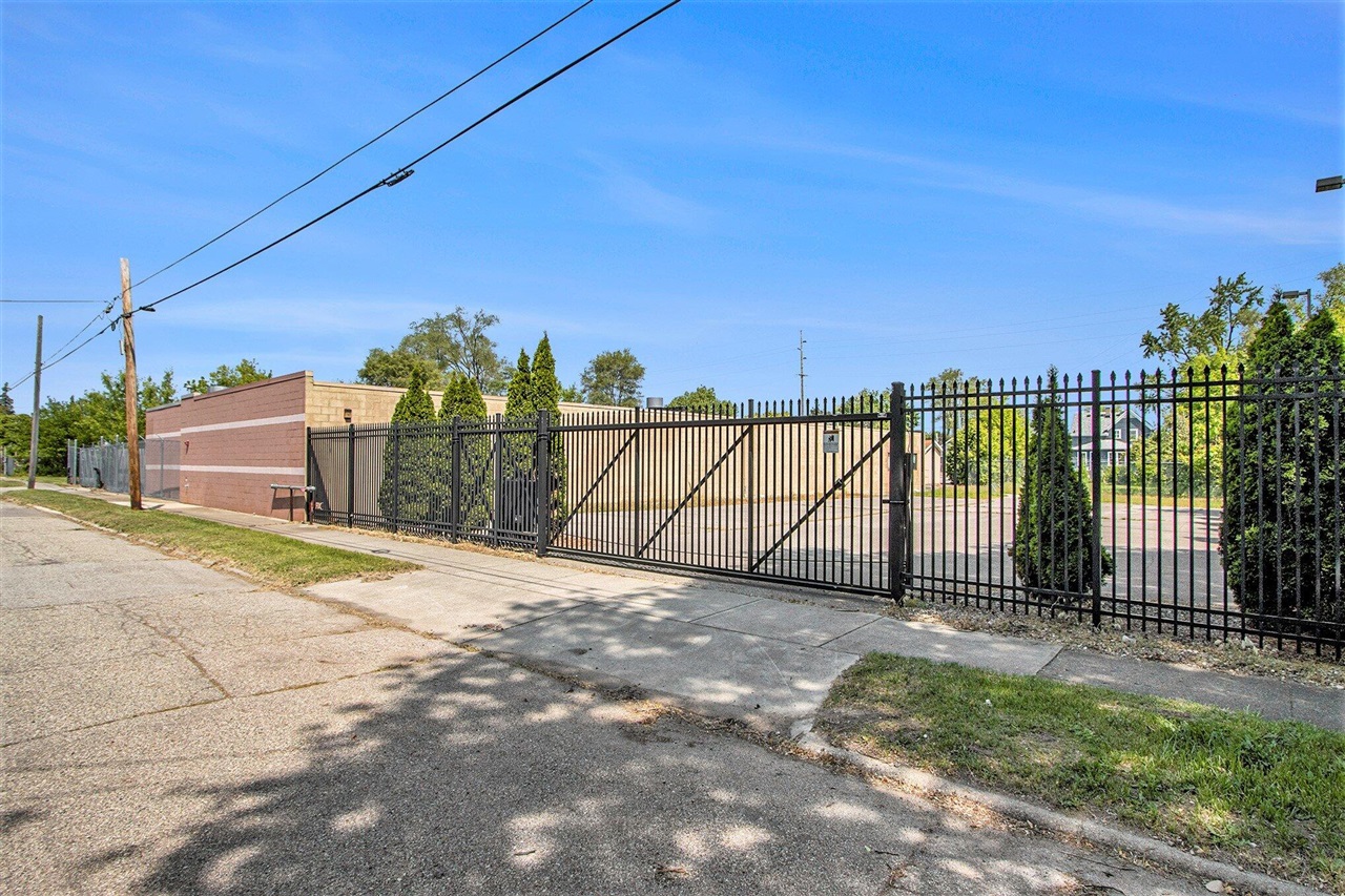 1206 E Crosstown Parkway Property Photo 21