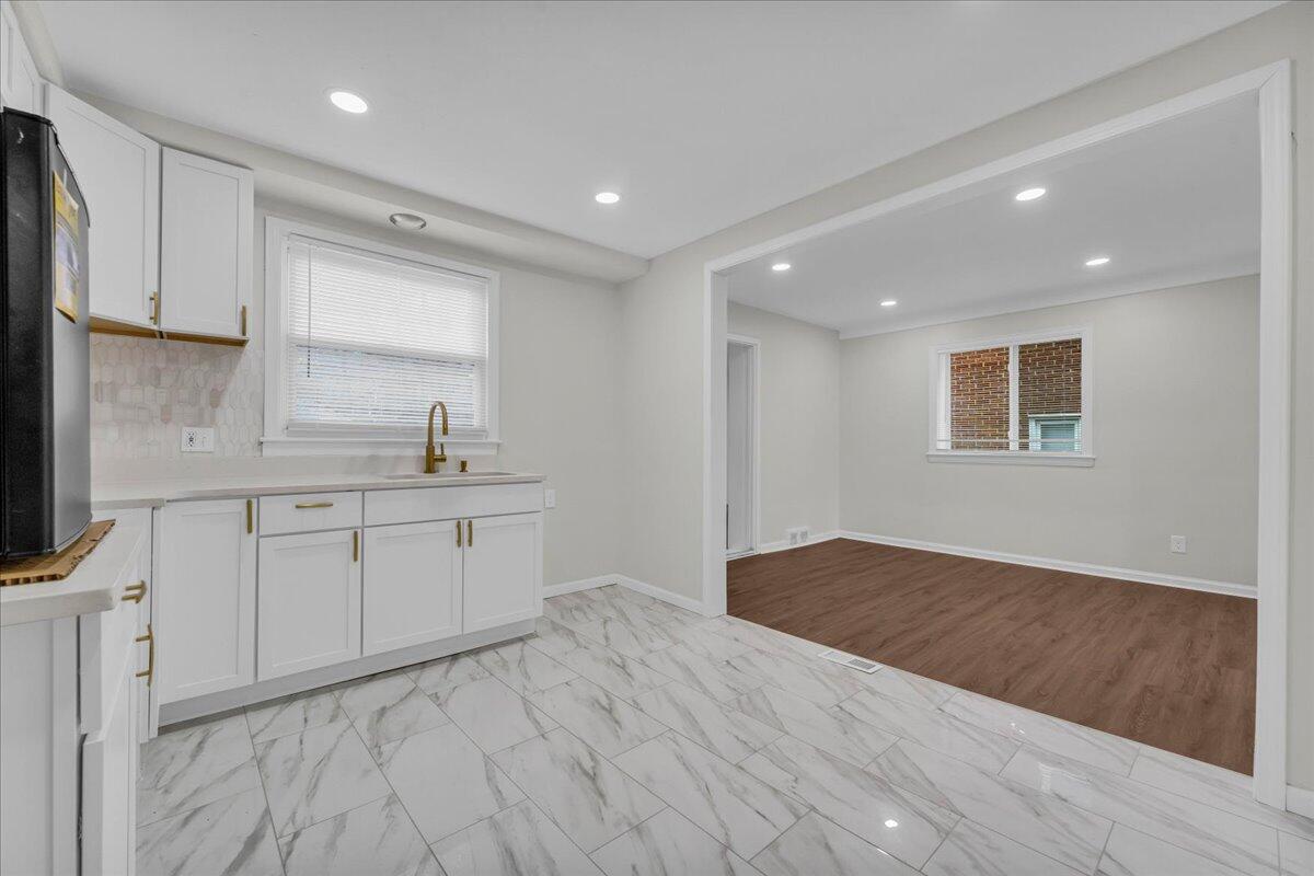 17217 Plainview Avenue Property Photo 7