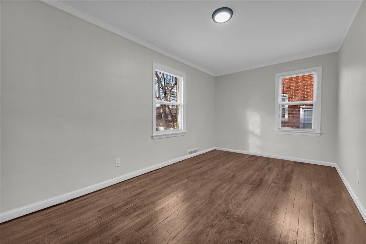 17217 Plainview Avenue Property Photo 20