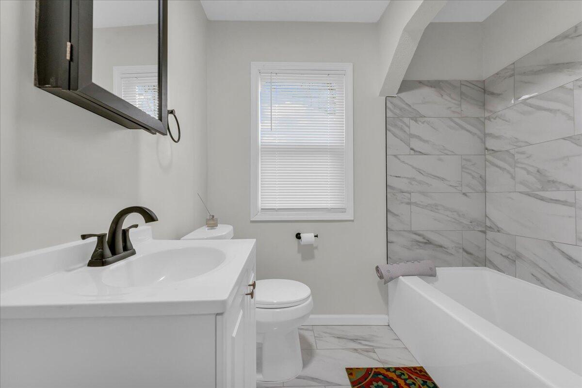 17217 Plainview Avenue Property Photo 22