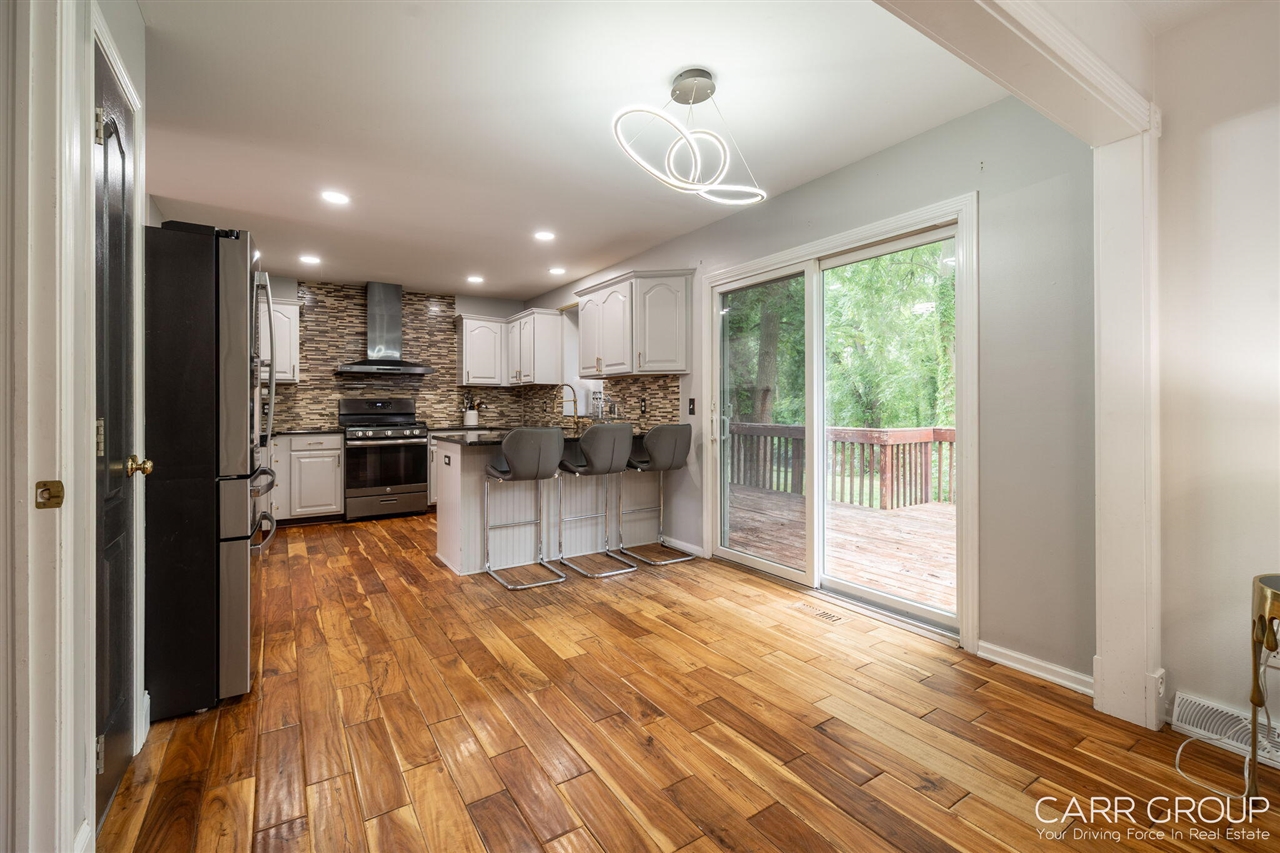1286 Bentree Property Photo 10