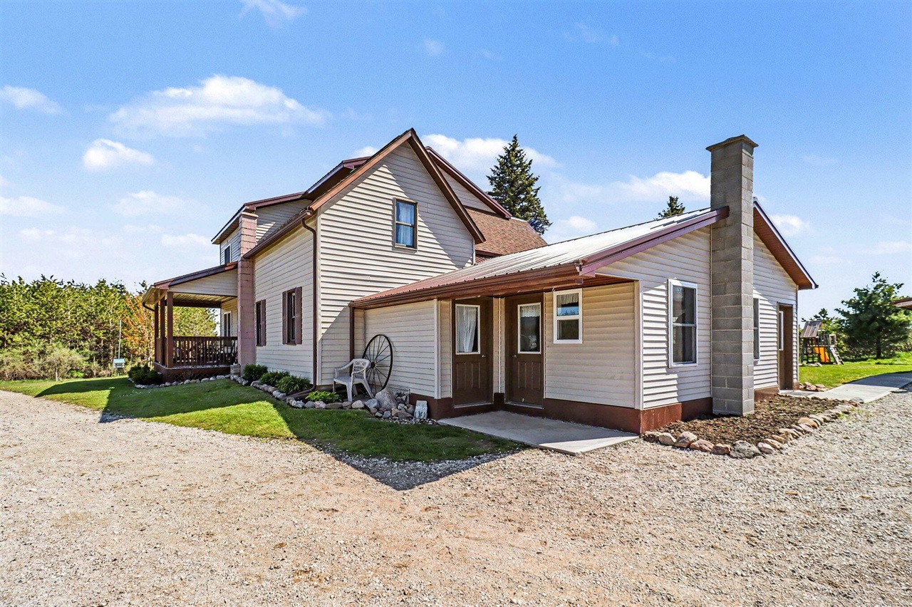 17463 15 Mile Road Property Photo 4