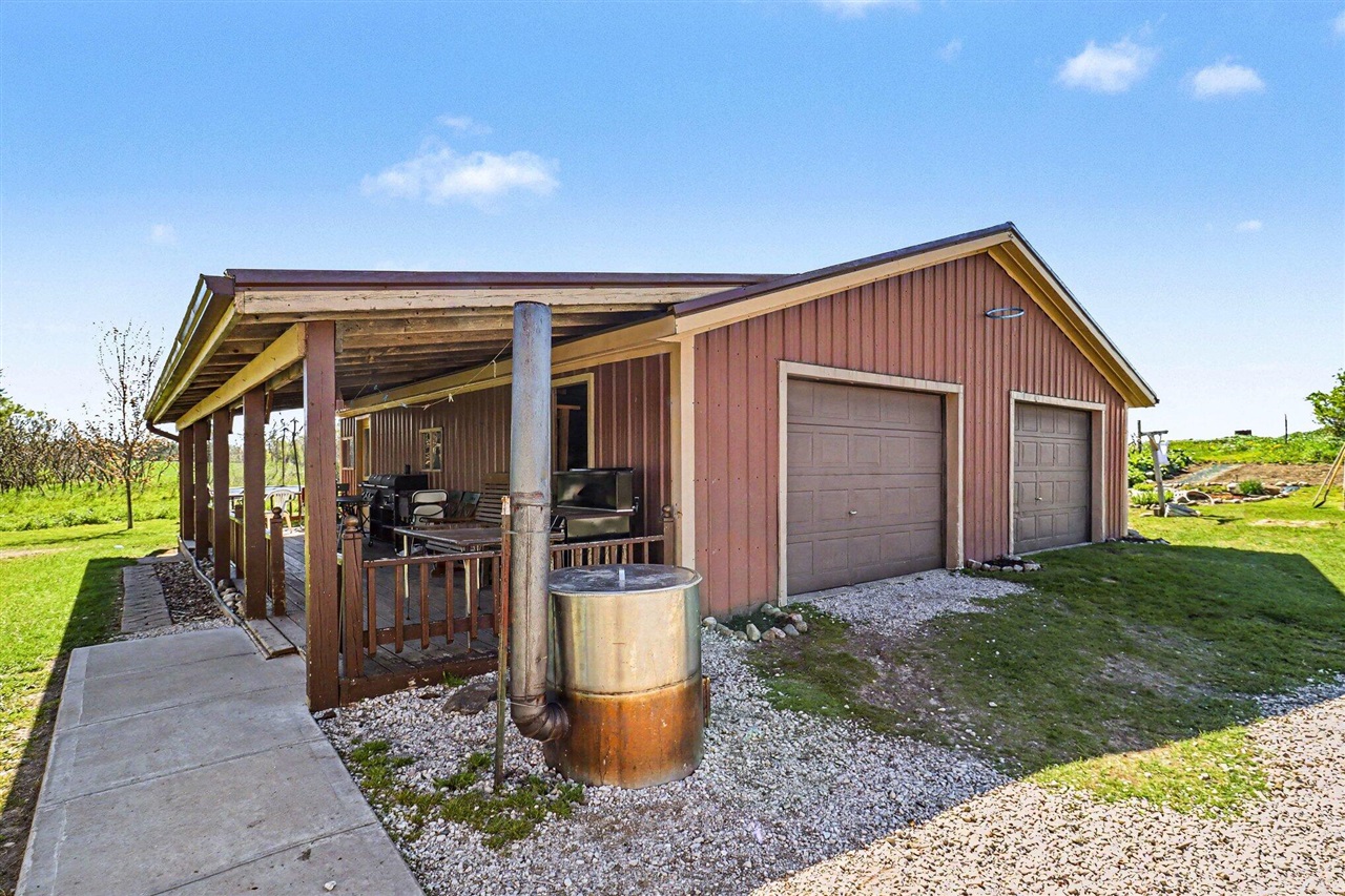17463 15 Mile Road Property Photo 27