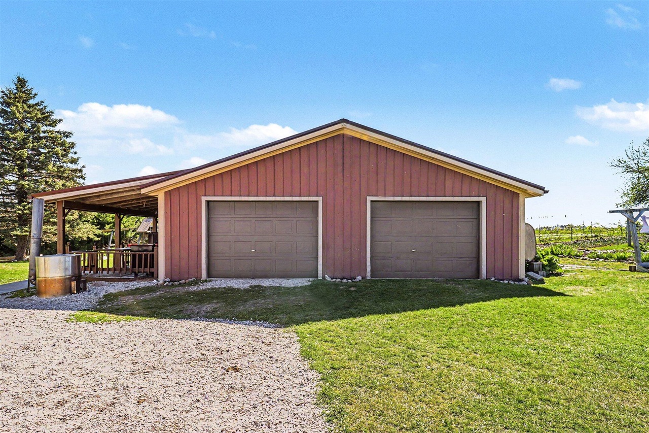 17463 15 Mile Road Property Photo 28