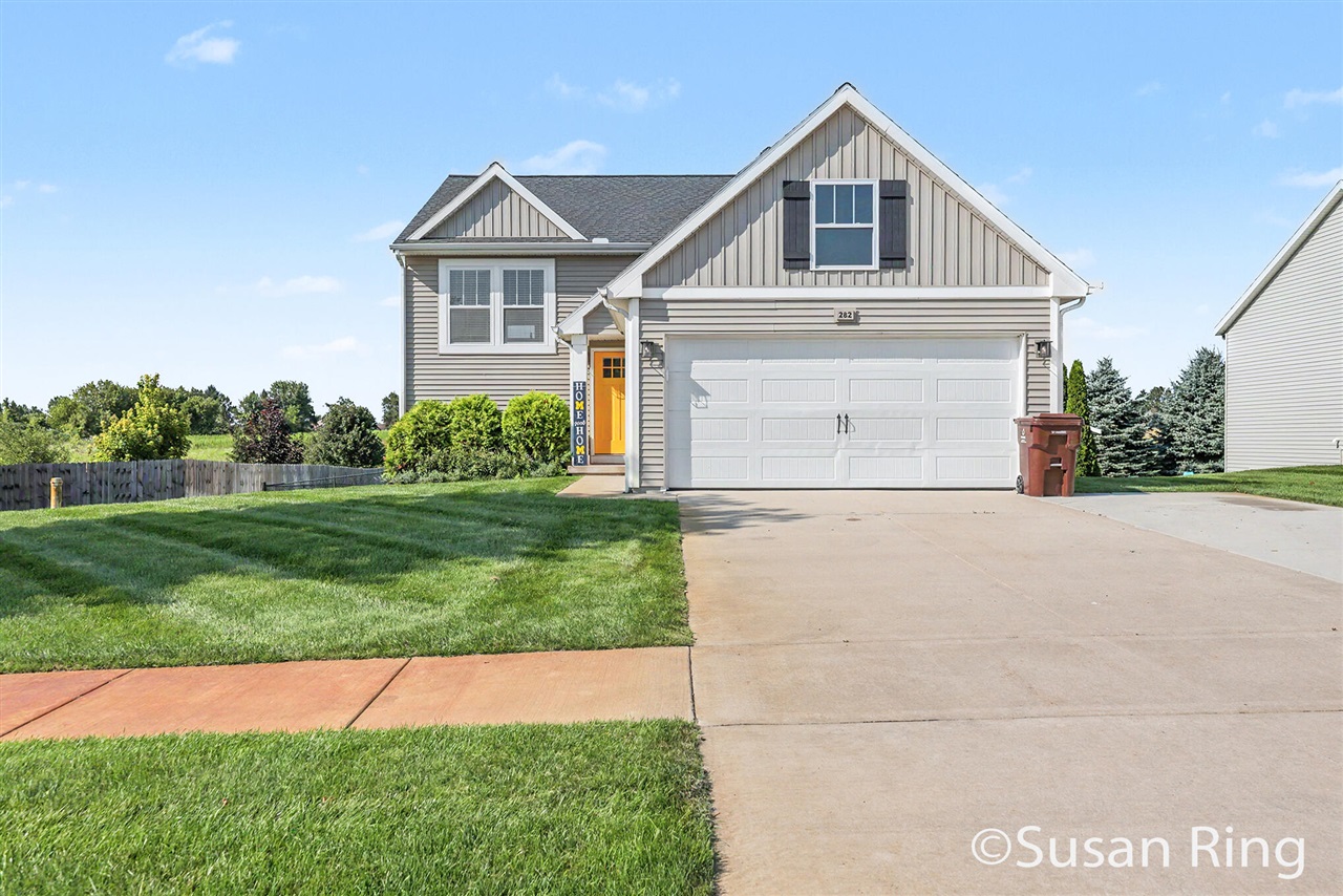 282 Vansen Drive Property Photo 3