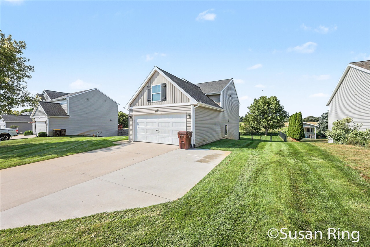 282 Vansen Drive Property Photo 6