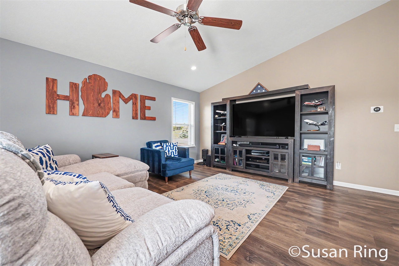 282 Vansen Drive Property Photo 7