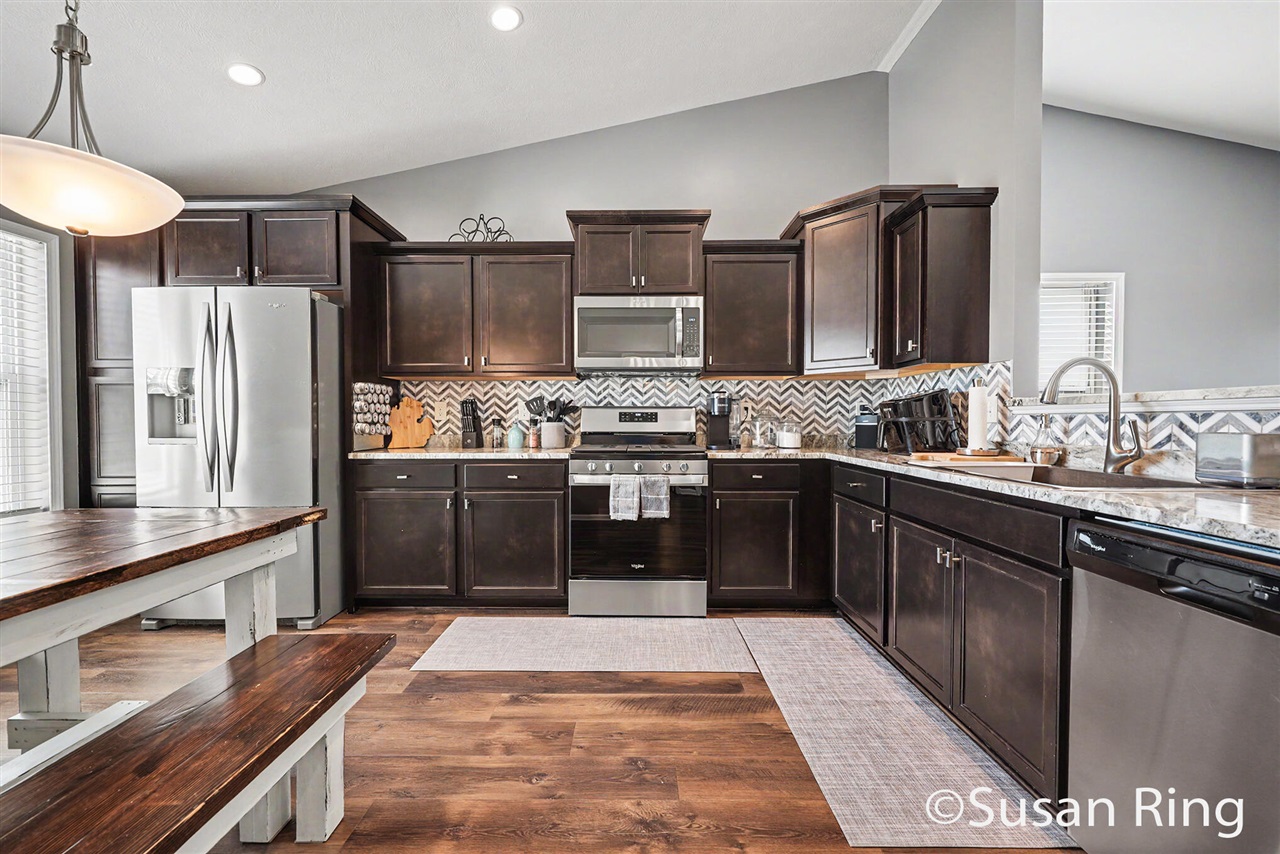 282 Vansen Drive Property Photo 12