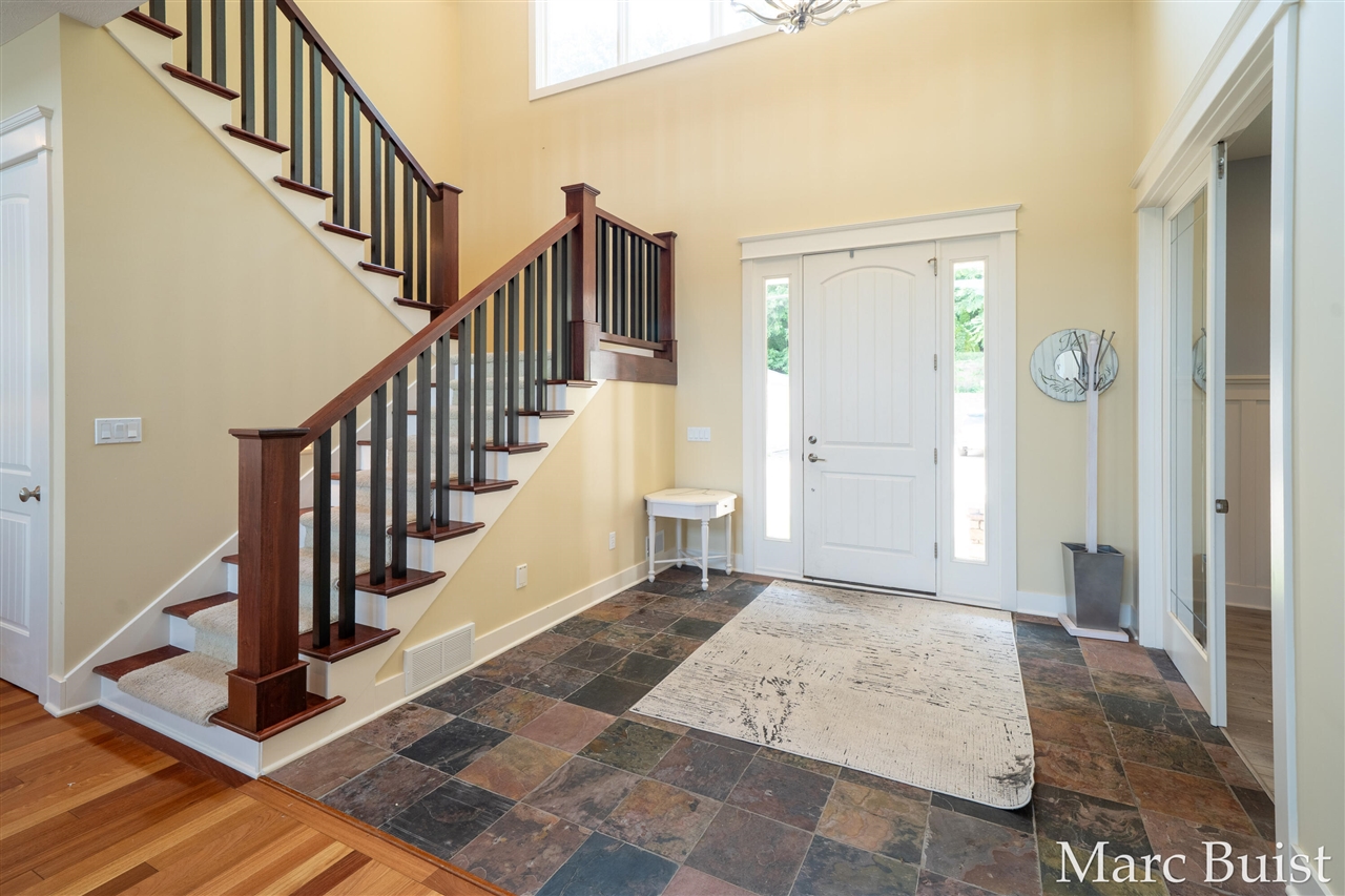 421 N Lake Drive Property Photo 8