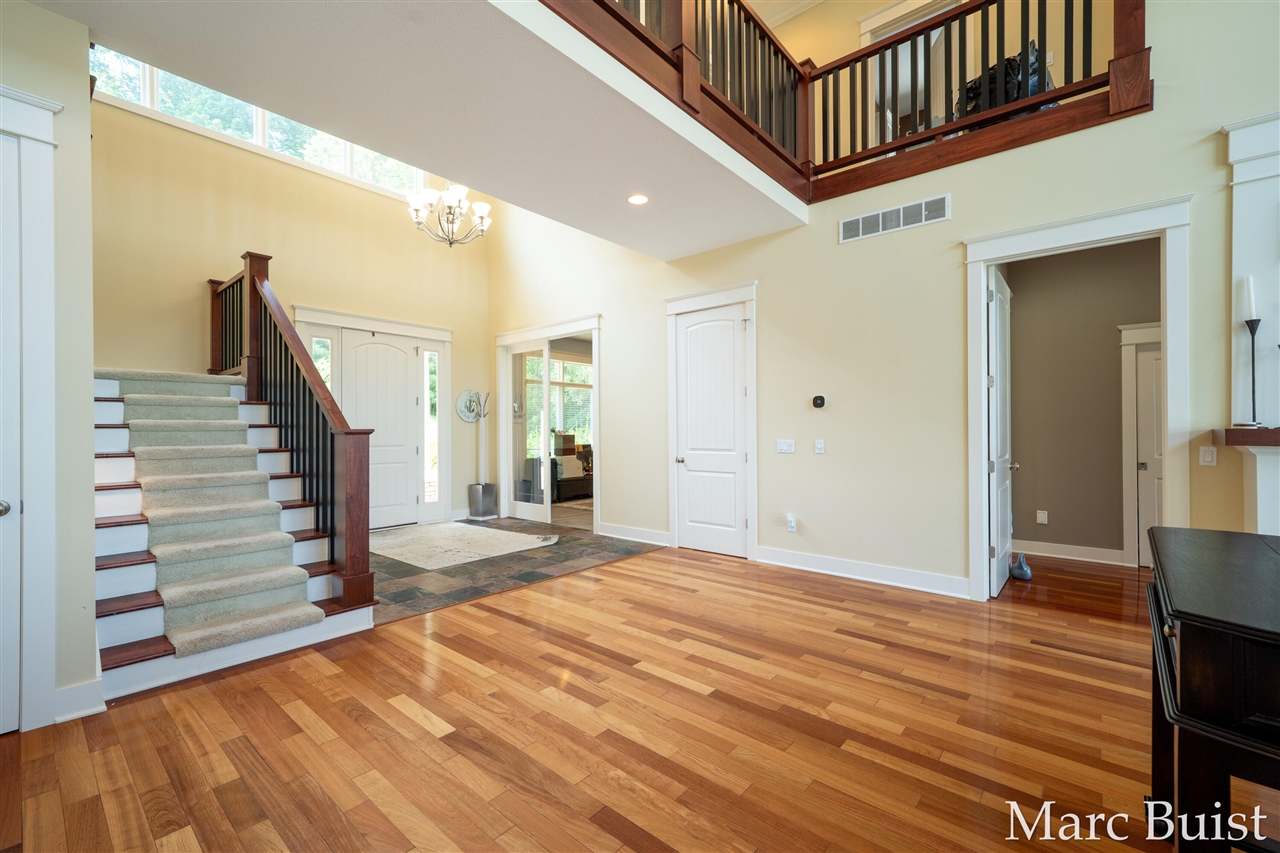 421 N Lake Drive Property Photo 9