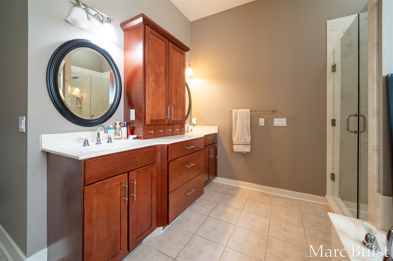 421 N Lake Drive Property Photo 25