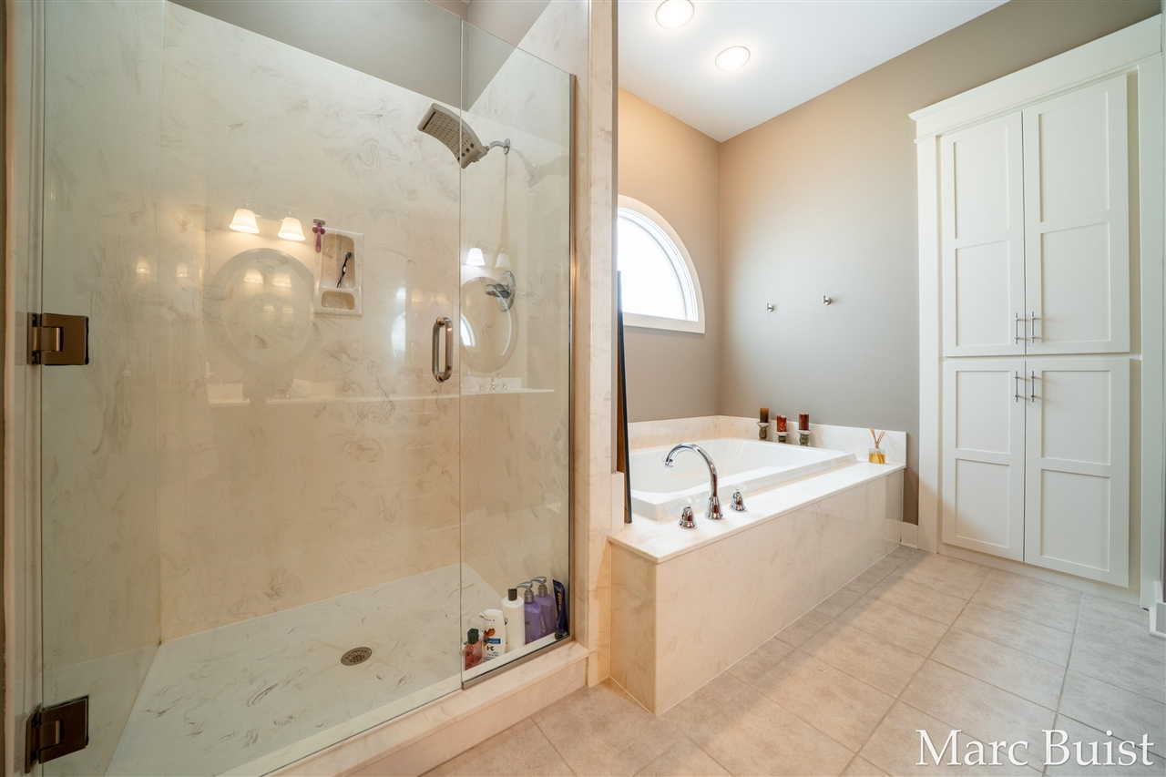 421 N Lake Drive Property Photo 26