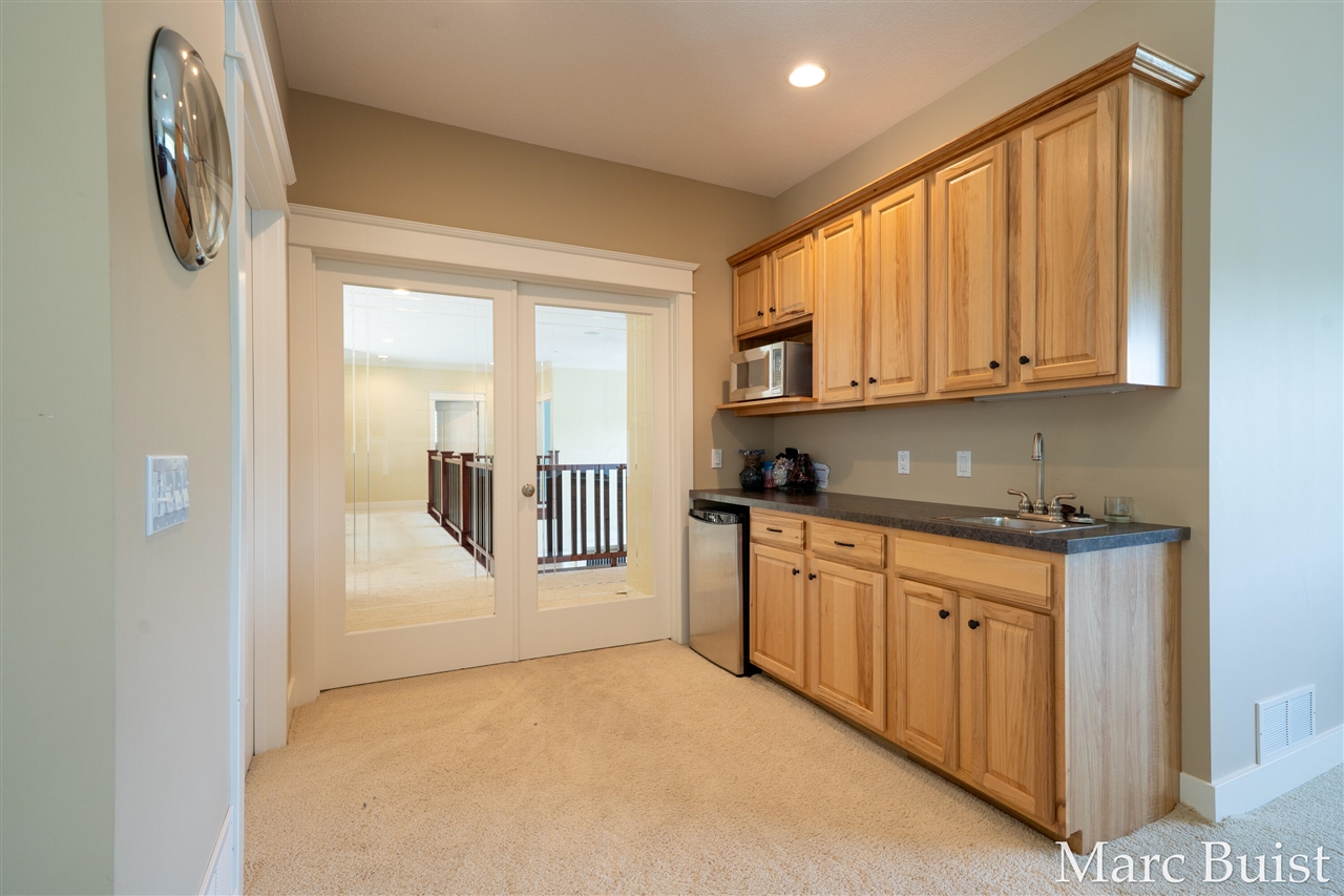 421 N Lake Drive Property Photo 33