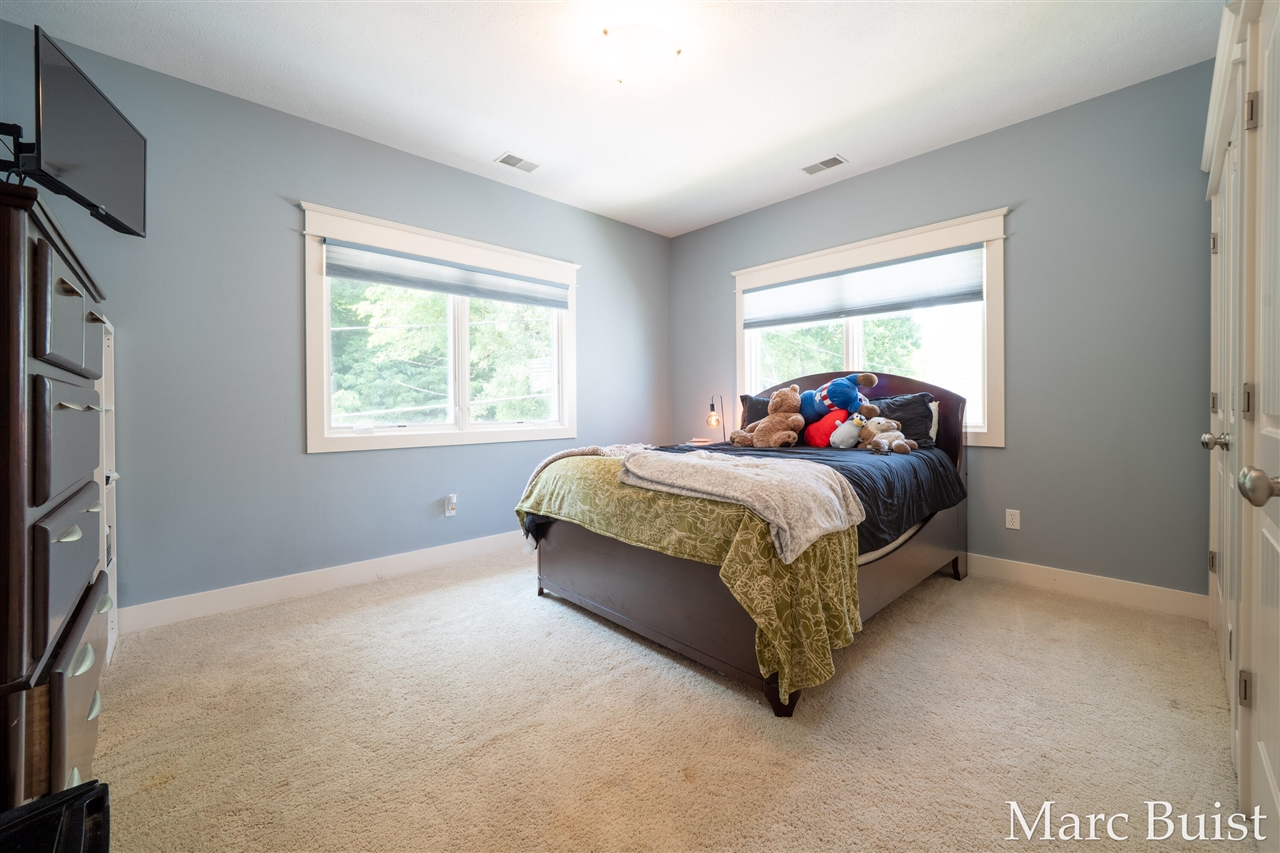 421 N Lake Drive Property Photo 36