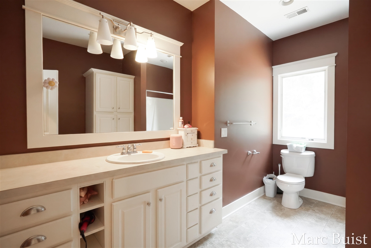 421 N Lake Drive Property Photo 38