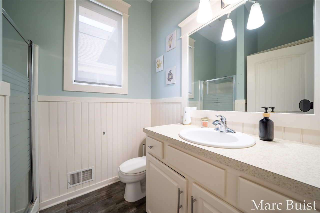 421 N Lake Drive Property Photo 41