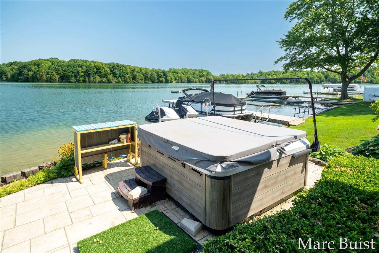 421 N Lake Drive Property Photo 46