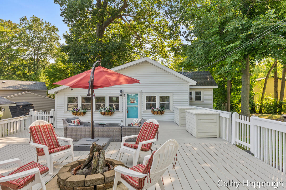 2621 Lansing Street Property Photo 1
