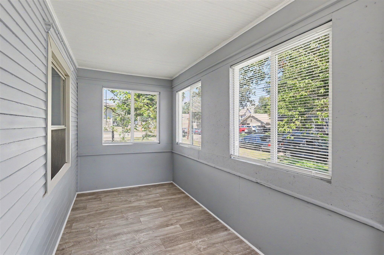 113 E Robinson Street Property Photo 4