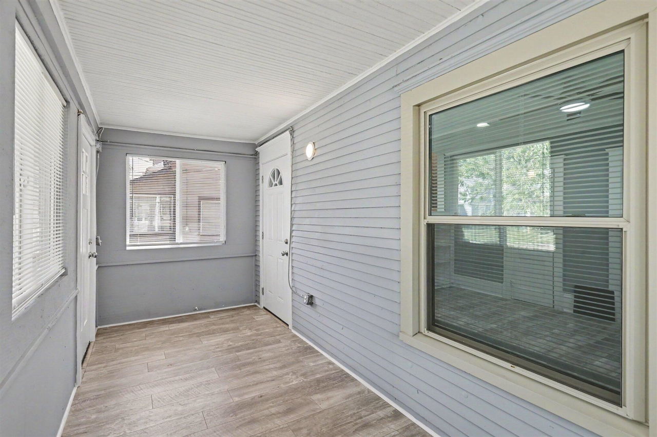 113 E Robinson Street Property Photo 5