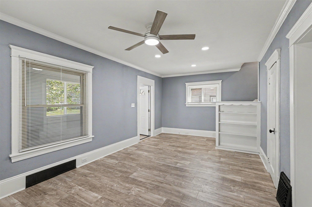 113 E Robinson Street Property Photo 6