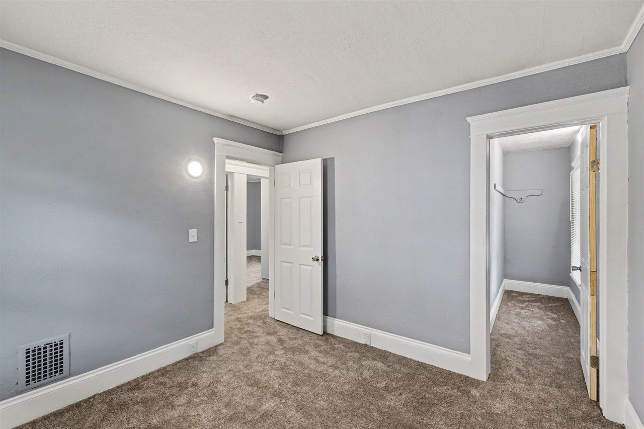 113 E Robinson Street Property Photo 17