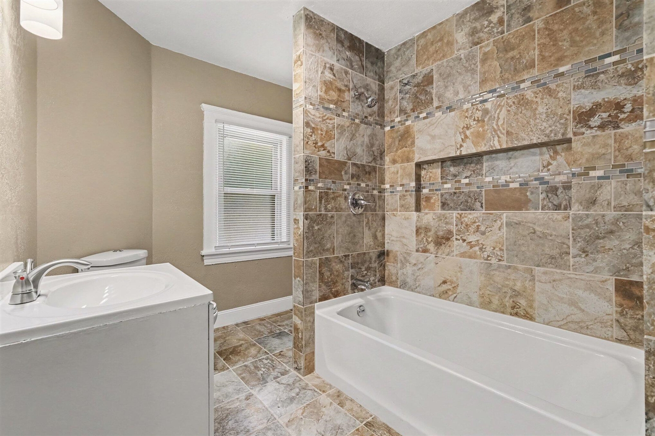 113 E Robinson Street Property Photo 20