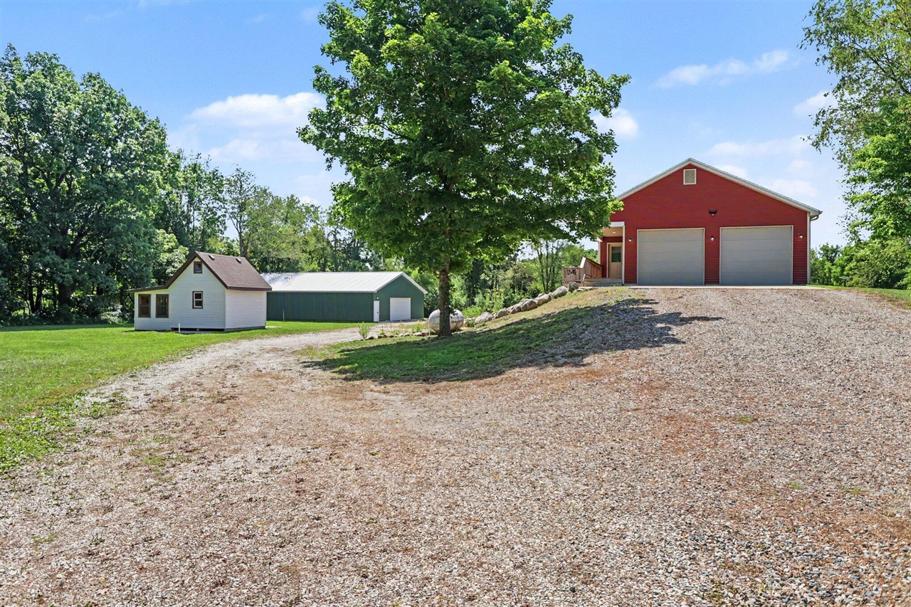 10064 Love Road Property Photo 1