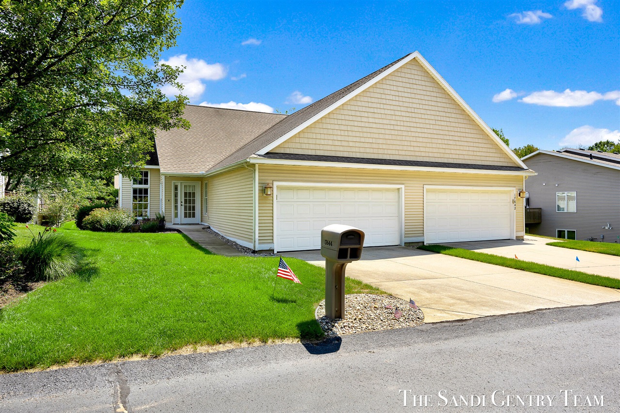 17644 Dustin Drive Property Photo 4