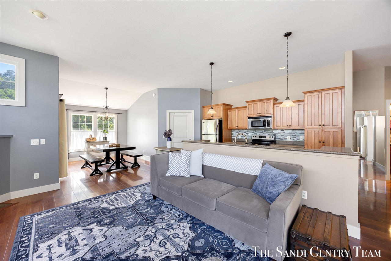 17644 Dustin Drive Property Photo 11