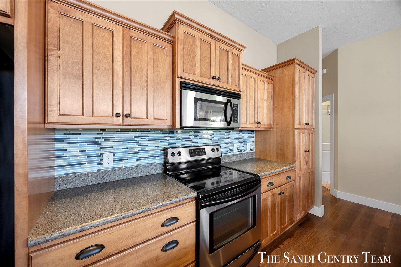 17644 Dustin Drive Property Photo 14