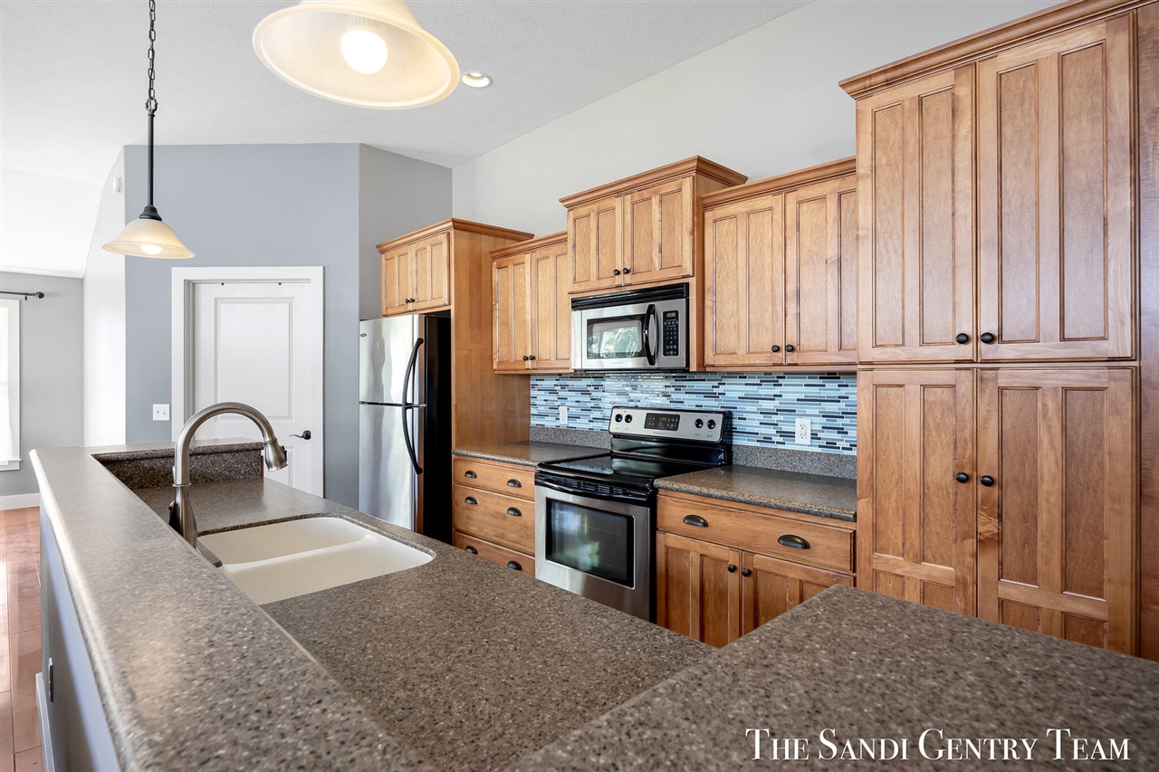 17644 Dustin Drive Property Photo 16