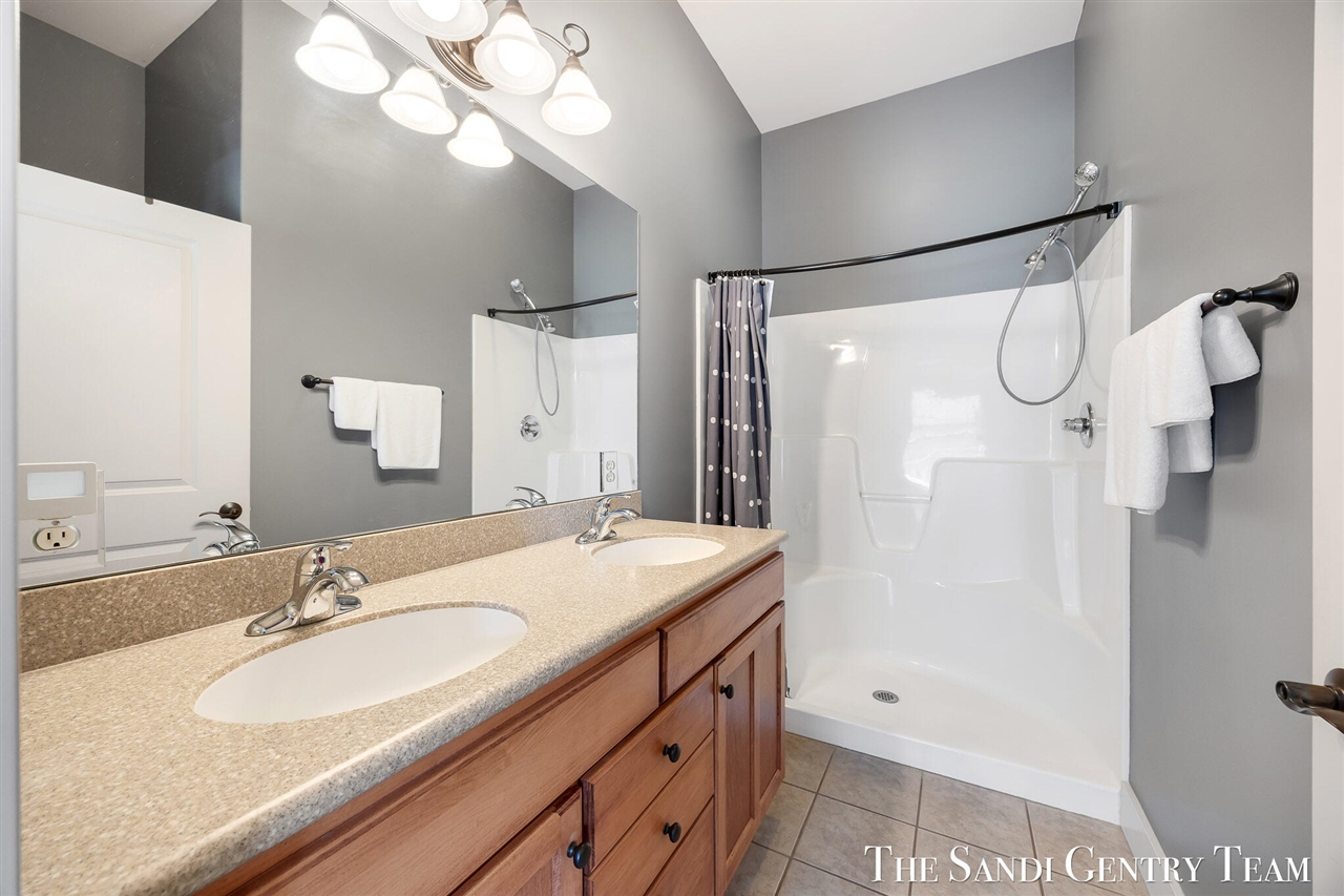 17644 Dustin Drive Property Photo 28