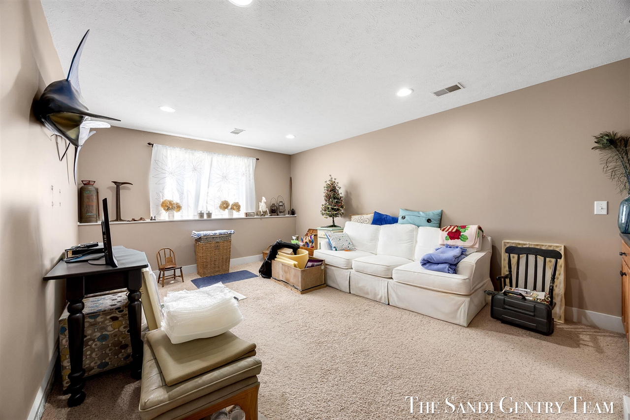 17644 Dustin Drive Property Photo 36