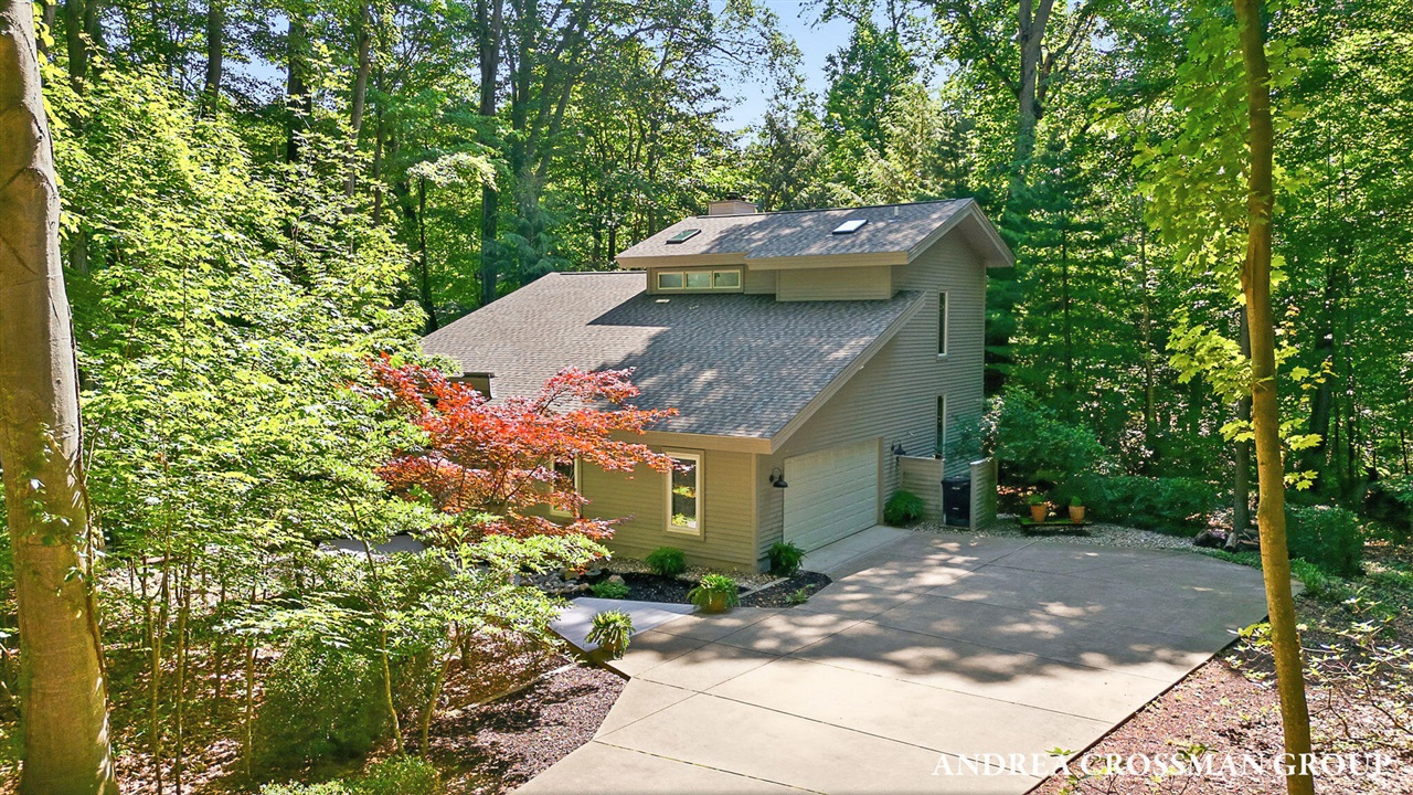 1215 Ash Drive Property Photo 1