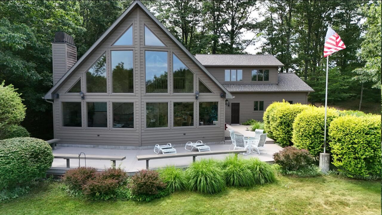 4821 Crescent Beach Road Property Photo 2