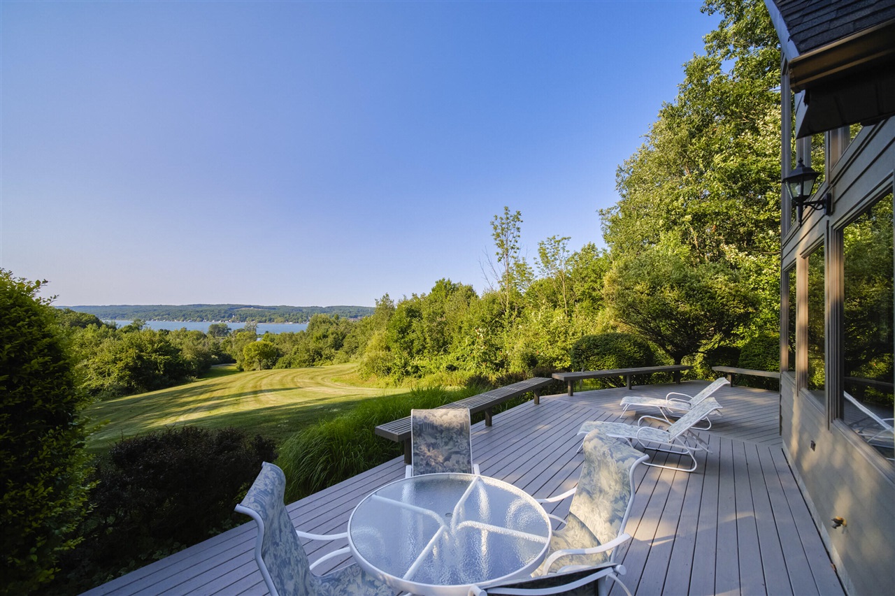 4821 Crescent Beach Road Property Photo 8