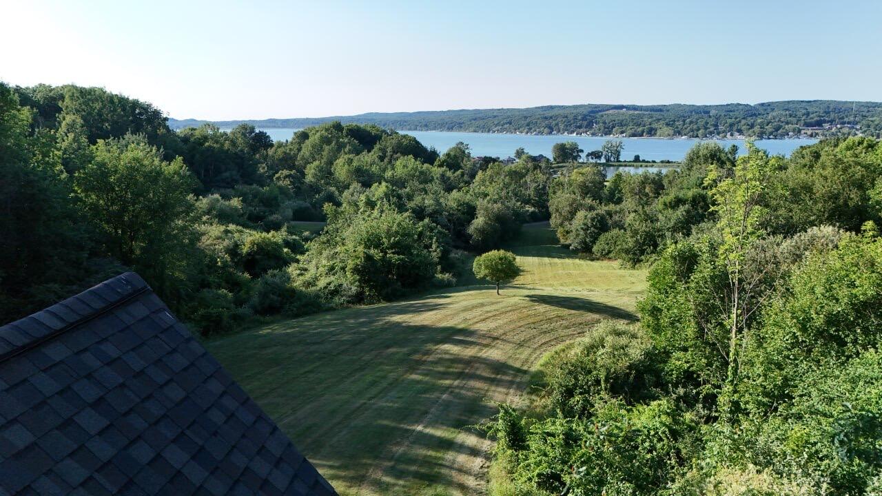 4821 Crescent Beach Road Property Photo 11