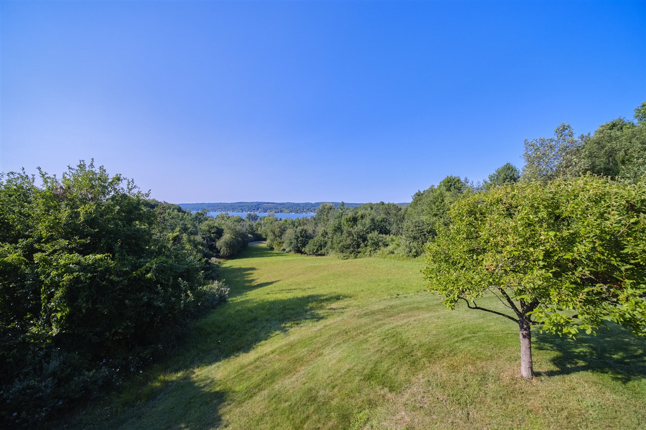 4821 Crescent Beach Road Property Photo 12