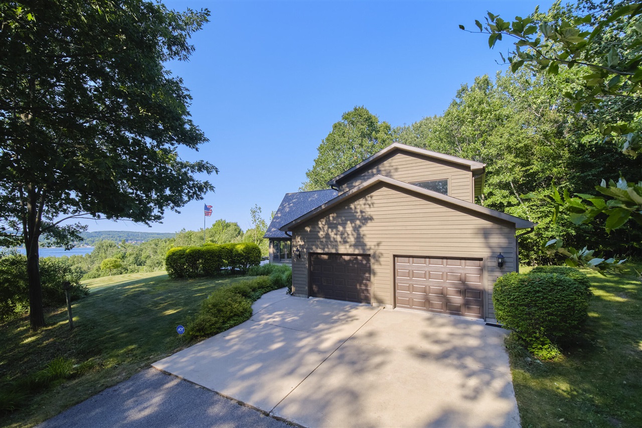 4821 Crescent Beach Road Property Photo 14
