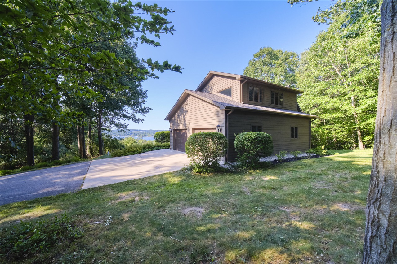 4821 Crescent Beach Road Property Photo 15