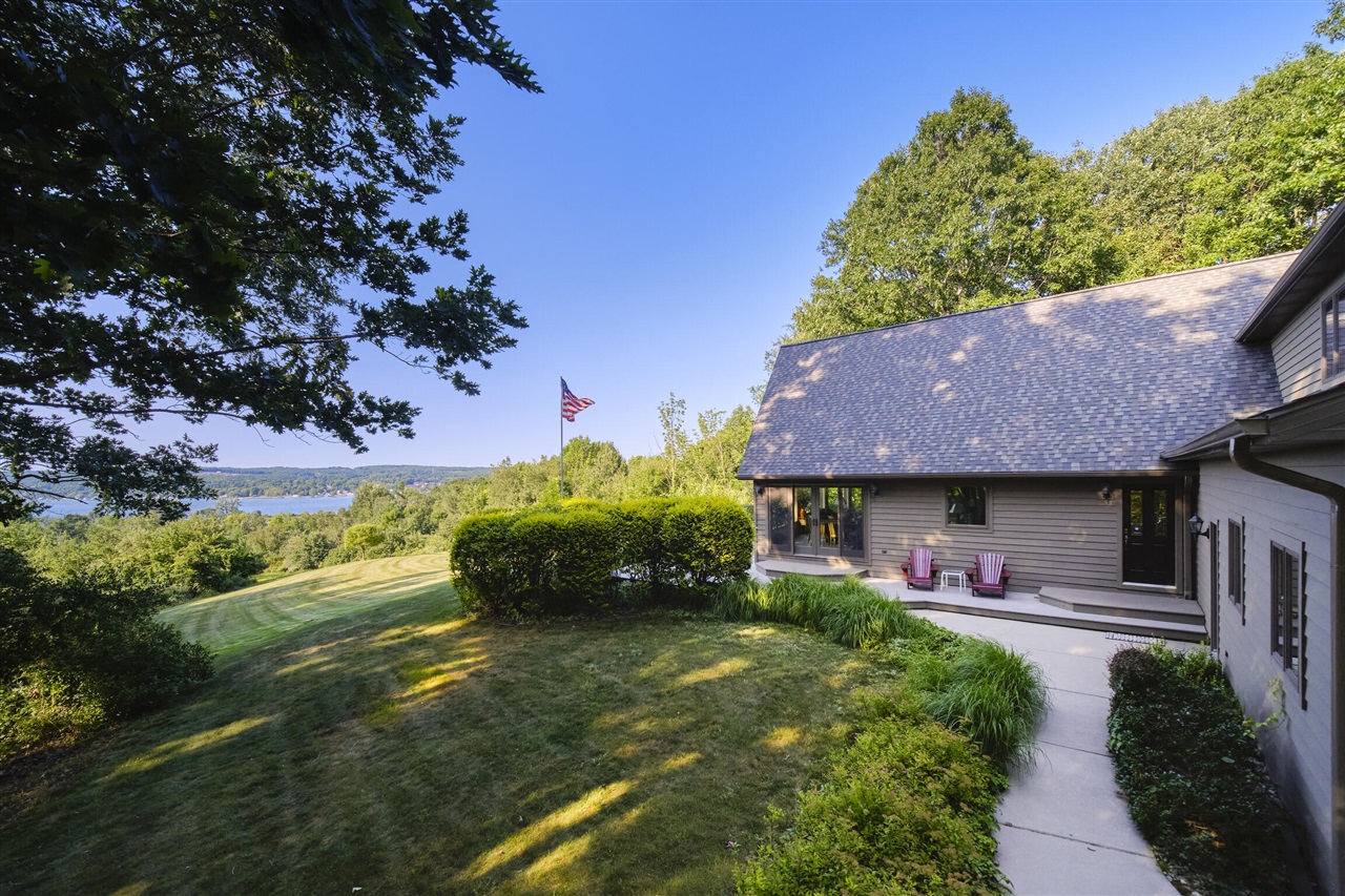4821 Crescent Beach Road Property Photo 17