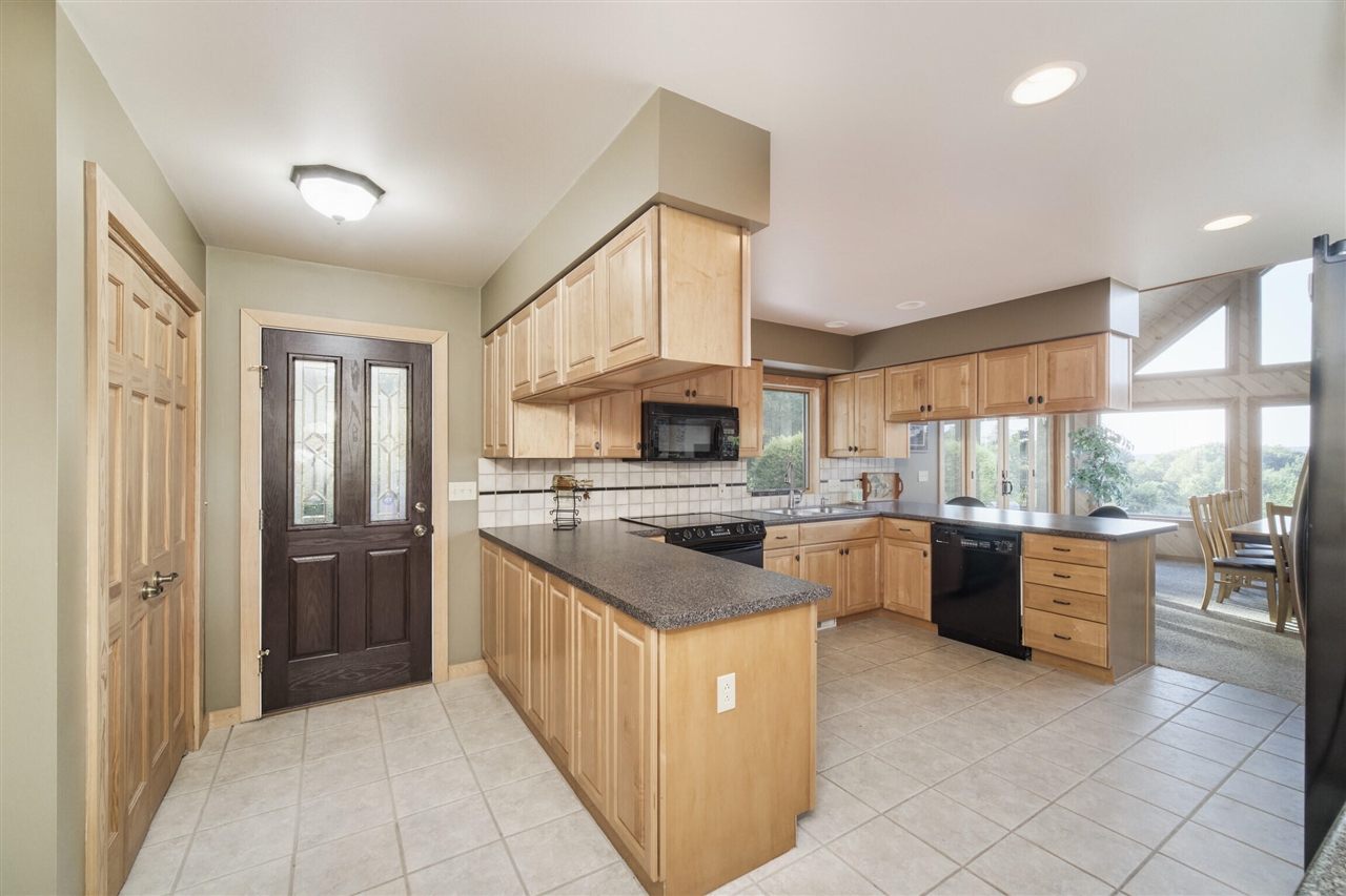 4821 Crescent Beach Road Property Photo 18