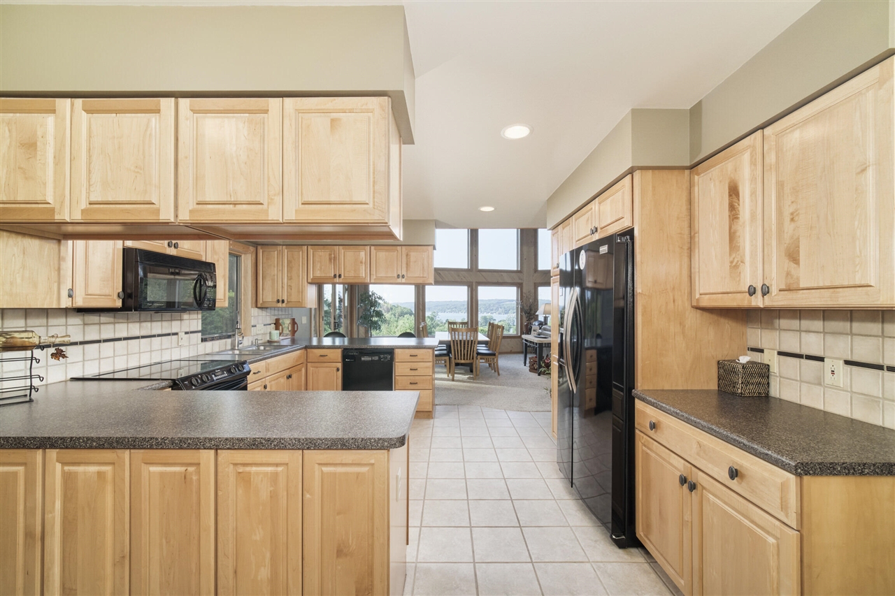 4821 Crescent Beach Road Property Photo 25
