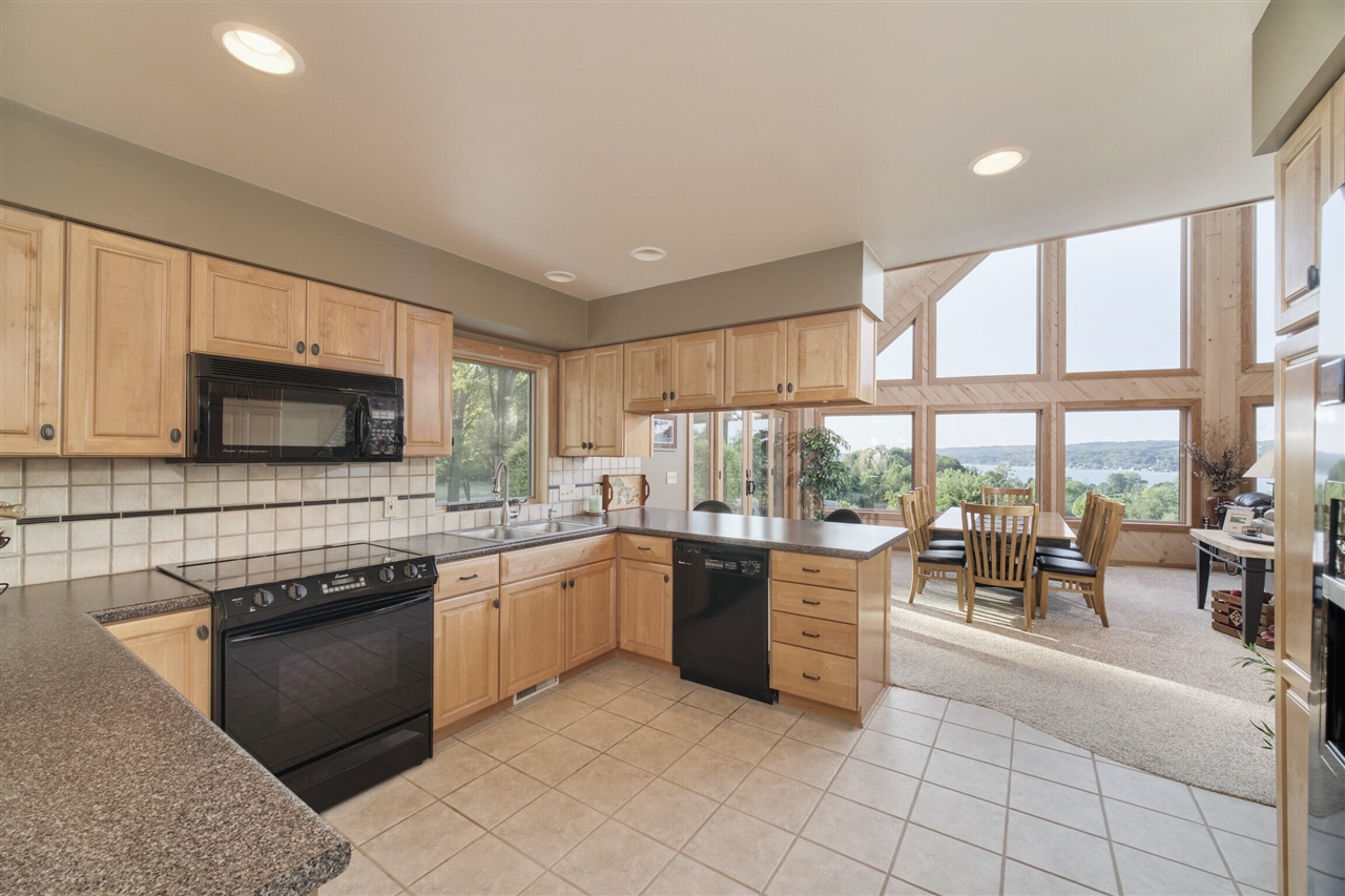 4821 Crescent Beach Road Property Photo 26
