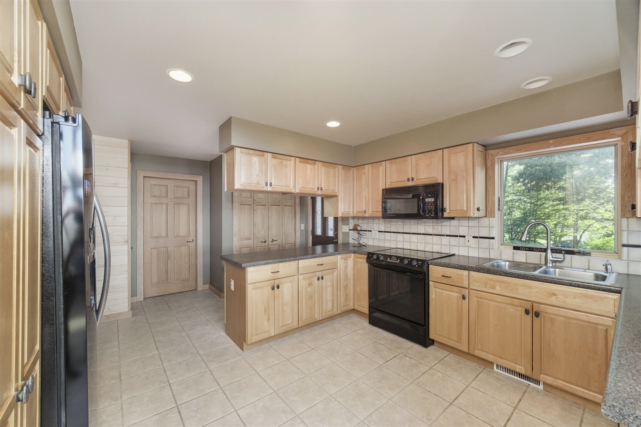 4821 Crescent Beach Road Property Photo 27