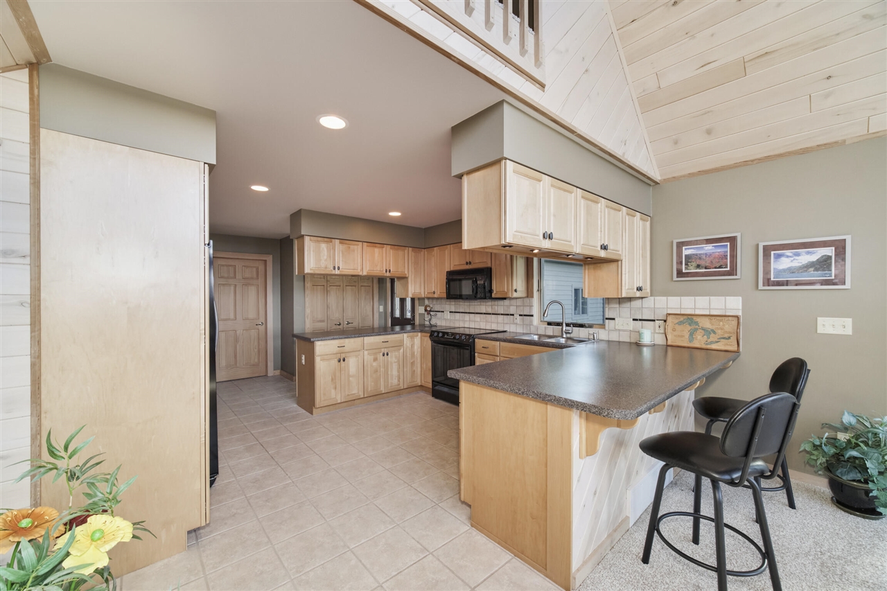 4821 Crescent Beach Road Property Photo 28