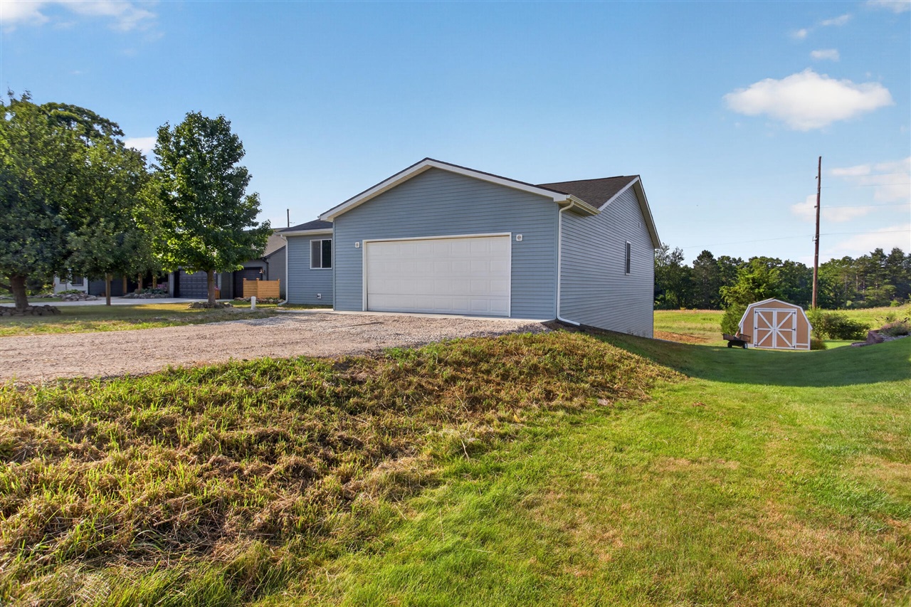 14869 Hilltop Drive Property Photo 2