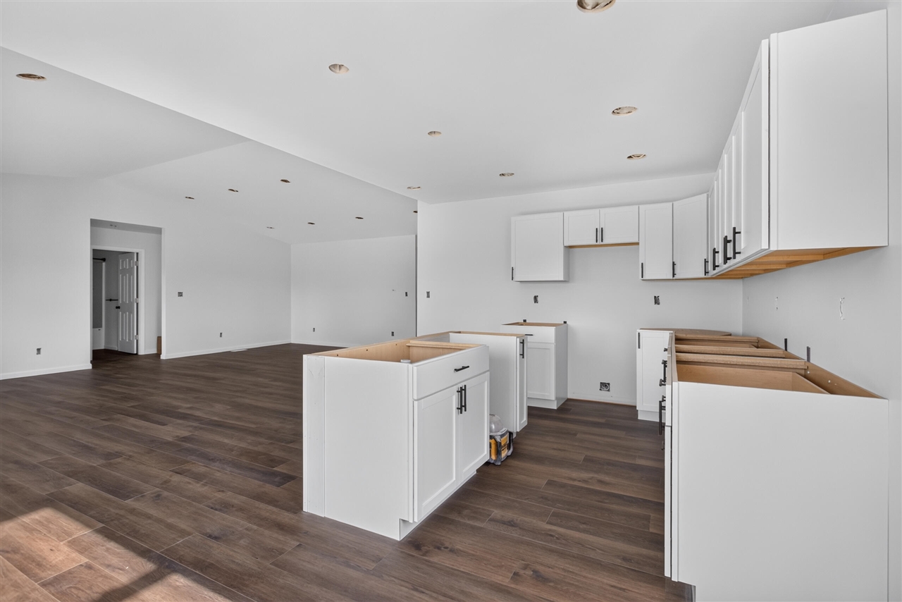 14869 Hilltop Drive Property Photo 8
